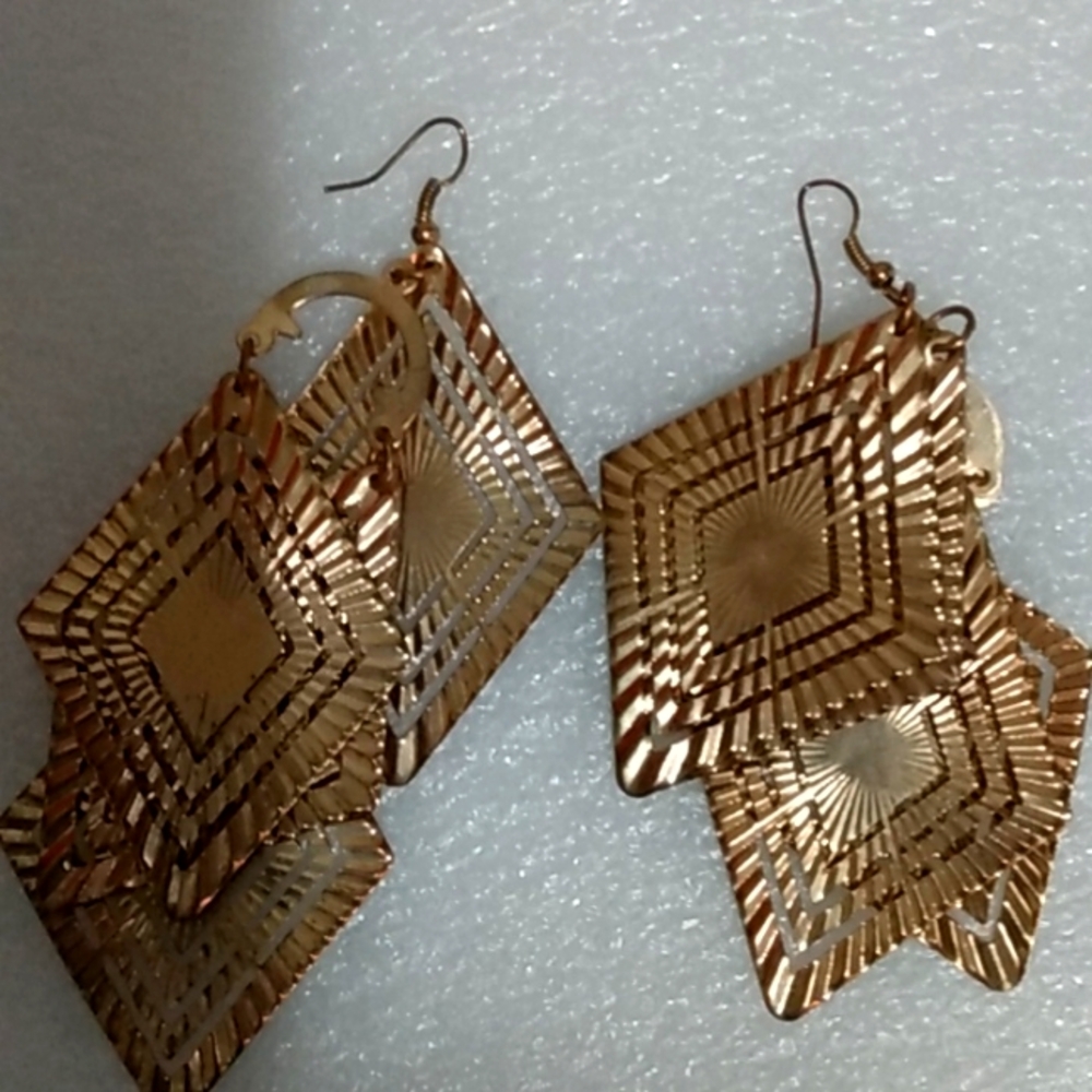 14 K Gold tear drop earrings